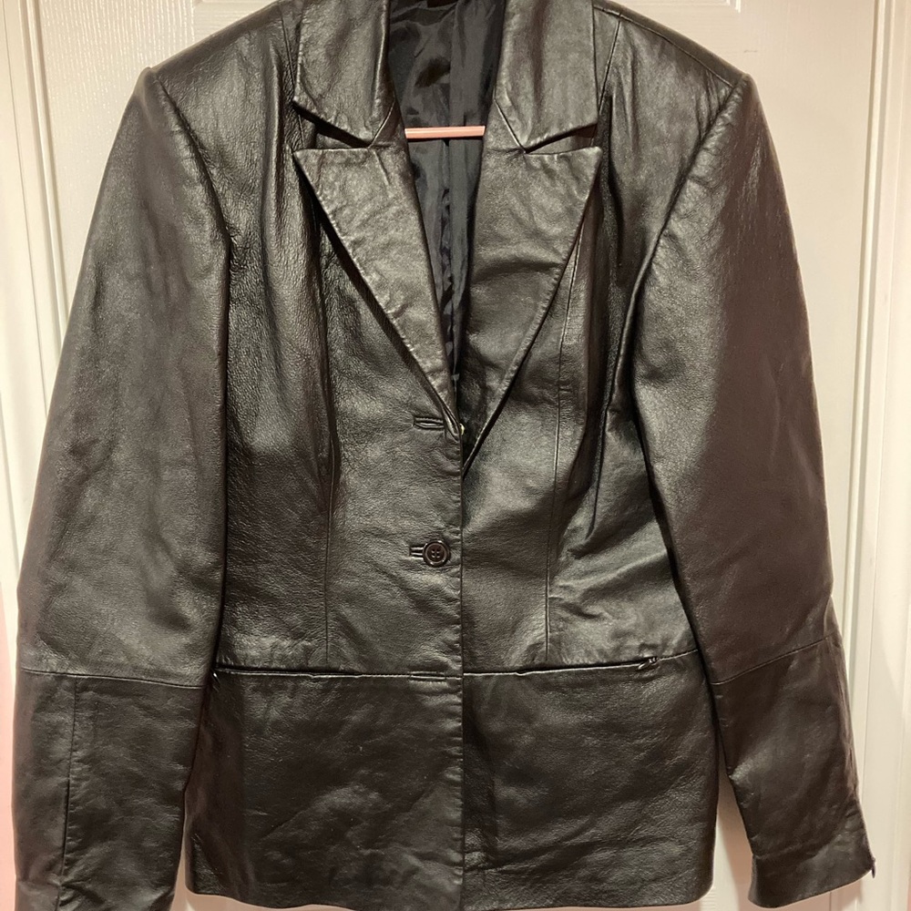 Nice leather jacket size large in black